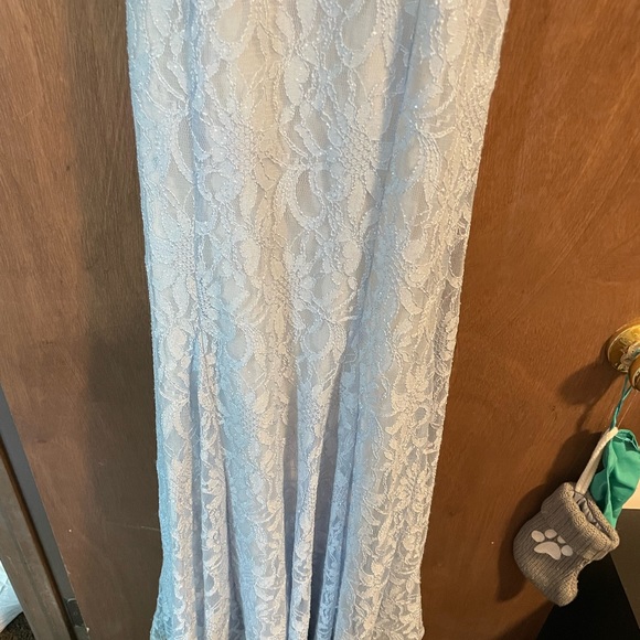 Prom dress wore once don’t need it anymore - Picture 4 of 4